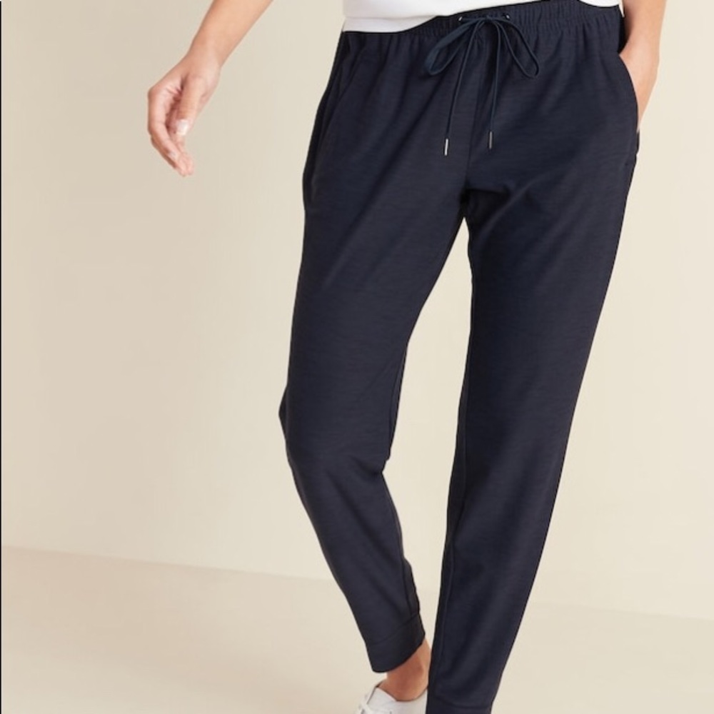 Athletic joggers